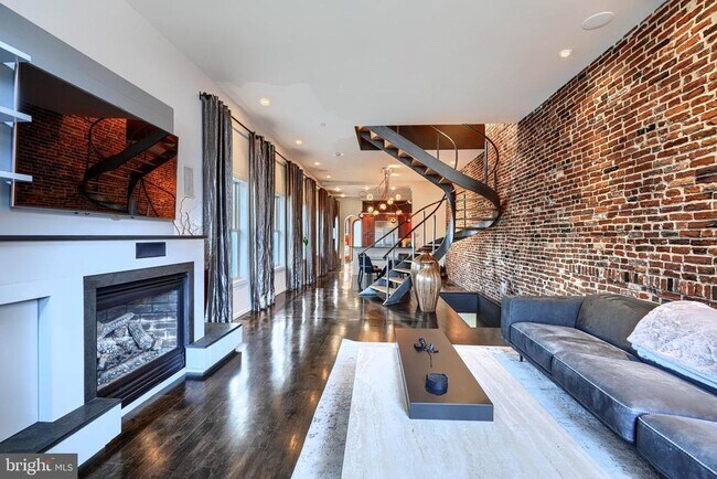 Building Photo - 1301 Hull St