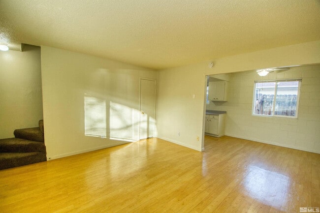 Building Photo - 511 Country Village Dr