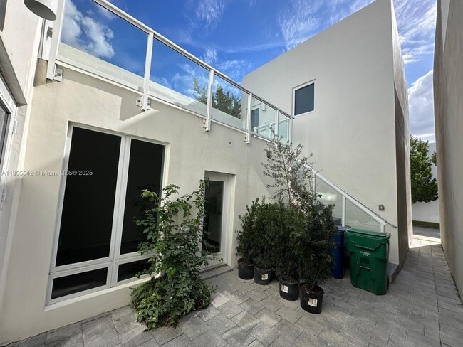 Building Photo - 10330 NW 66th St