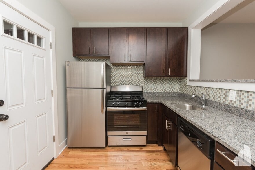 Building Photo - 4407 N Wolcott Ave
