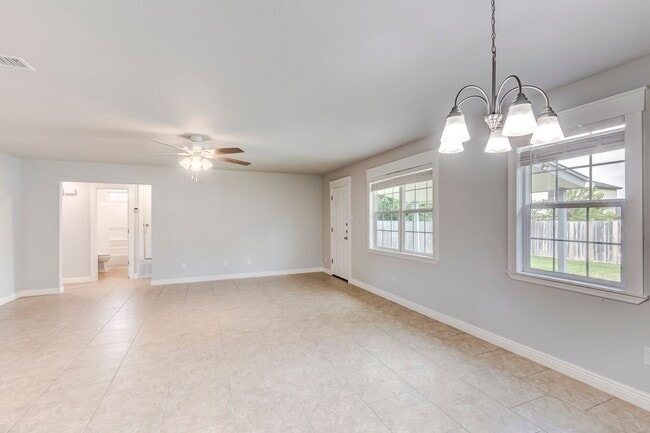 Building Photo - 2307 Traverse Dr