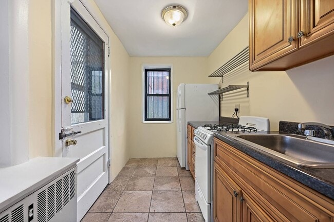 Building Photo - 219 Clinton Ave