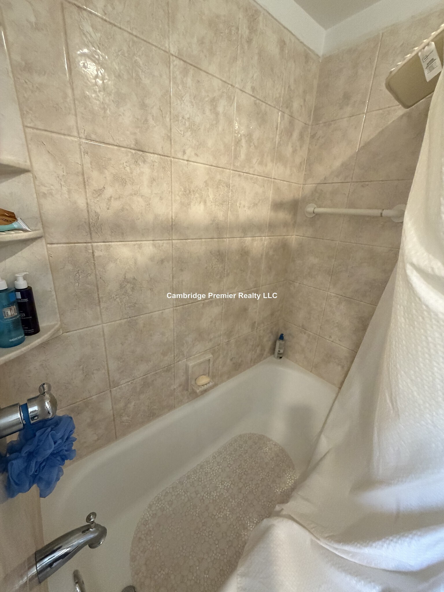 Building Photo - 538 Main St