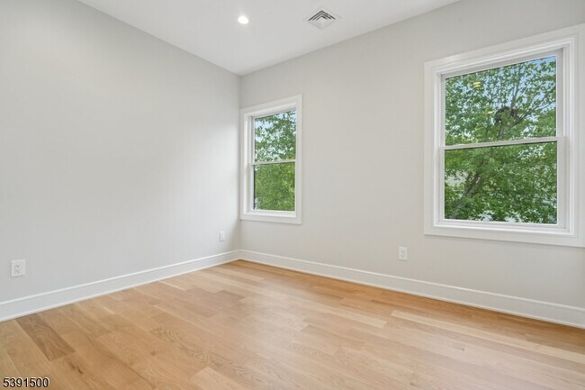 Building Photo - 15 Lake Rd