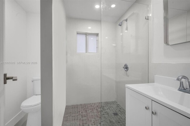 Building Photo - 4112 SW 9th Terrace