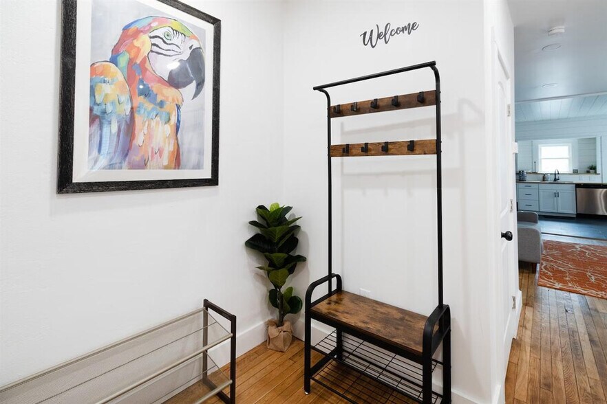 Building Photo - 10628 Lee Ave