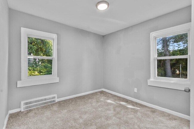 Building Photo - 9110 Forrer St