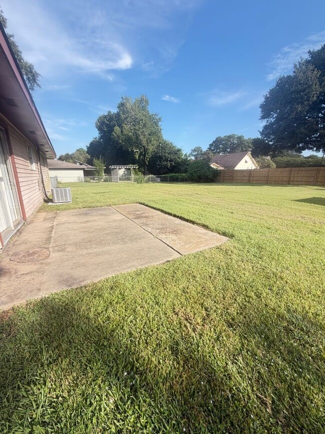 Building Photo - 717 Alice Dr
