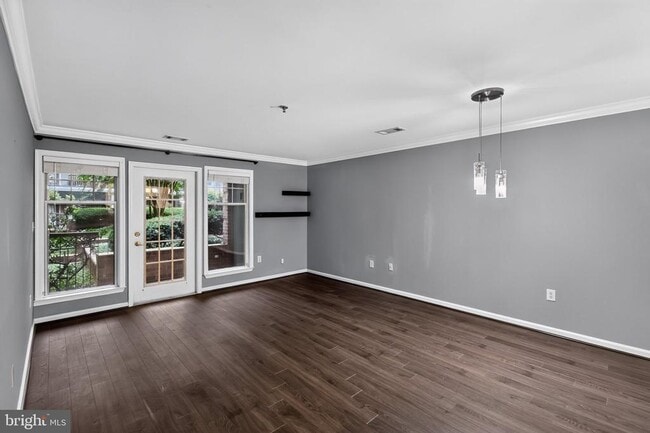 Building Photo - 5565 Seminary Rd