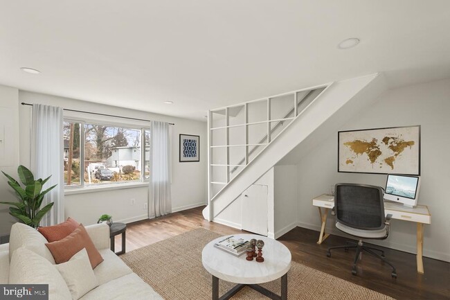 Building Photo - 10725 Maple St