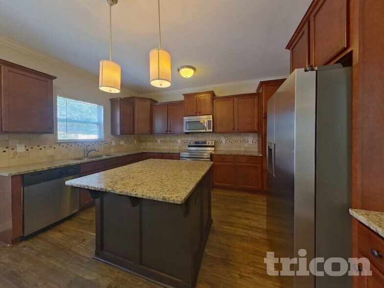 Building Photo - 703 Rook Rd