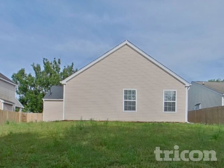 Building Photo - 212 Barnevelder Dr