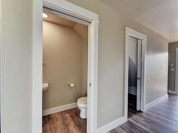 Main level half bath - 3294 Cabernet Dr