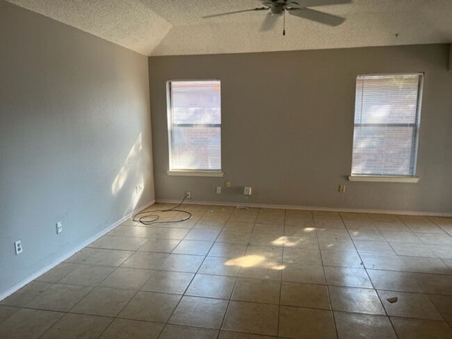 Building Photo - 1712 San Rafael St