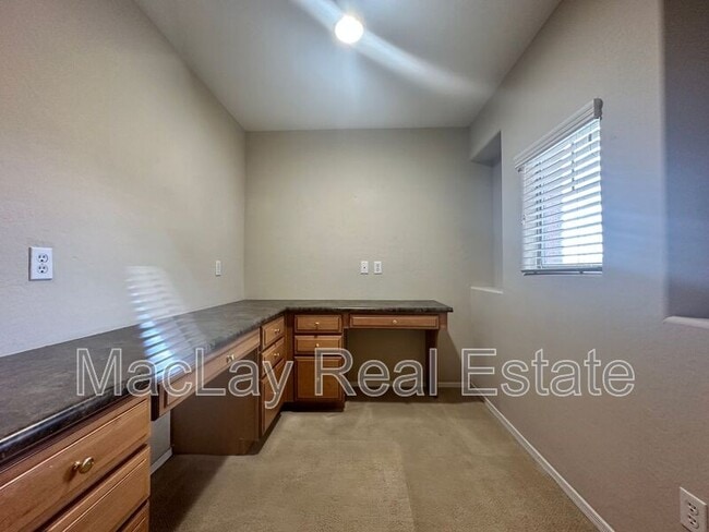 Building Photo - 3691 E Kingbird Pl