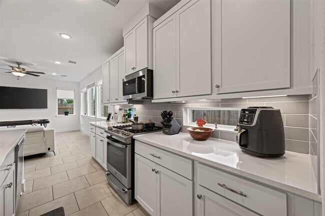 Building Photo - 7803 Swooping Swallow Ln