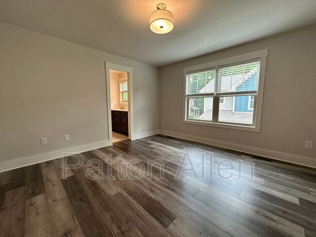 Building Photo - 129 Aurora Dr