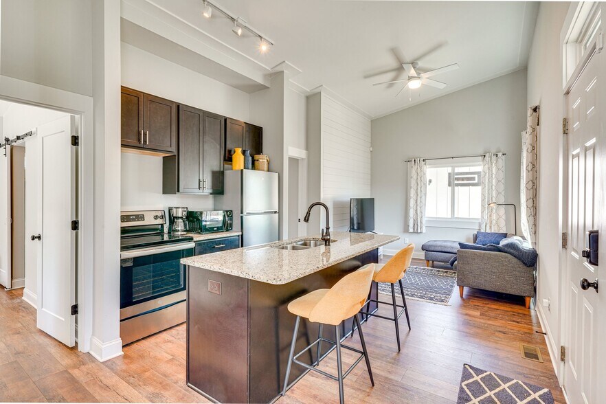 Building Photo - 325 Dowd St