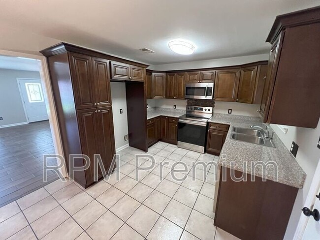 Building Photo - 522 Fawn Lake Dr