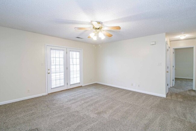 Building Photo - 402 E St