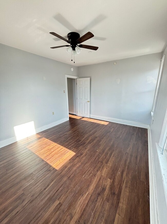 Building Photo - remodeled 2-bedroom, 1.5-bath duplex