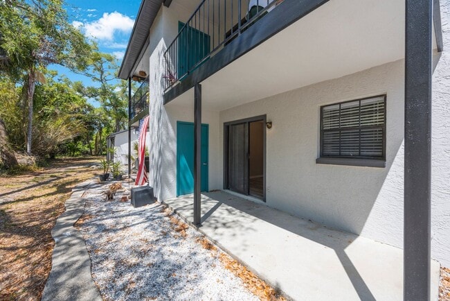 Building Photo - The Oaks at Safety Harbor 3 bedroom 2 bath
