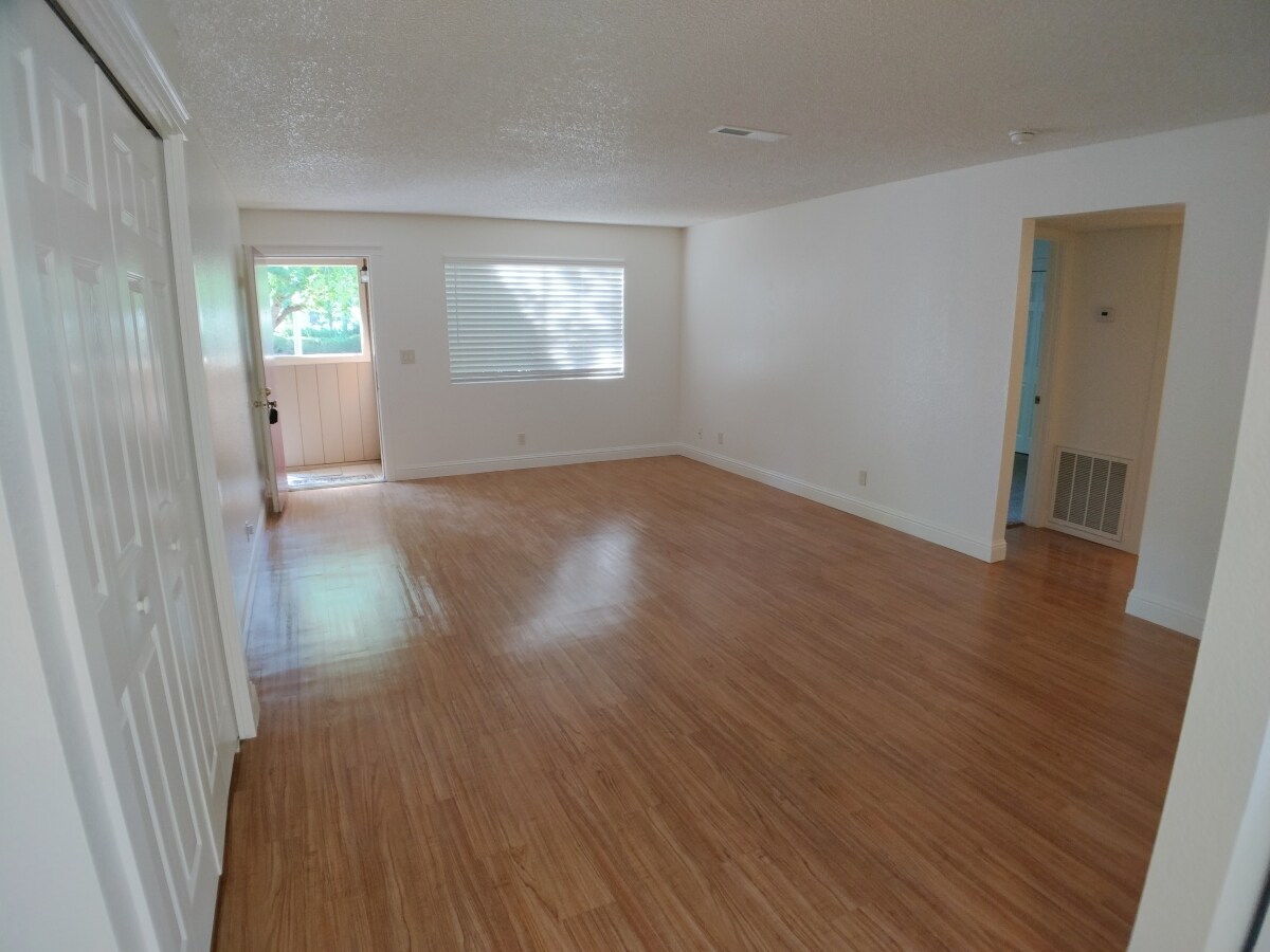 Building Photo - 1671 Bramble Pl