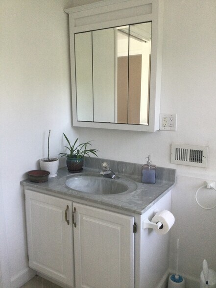 Building Photo - 5305 Pierce Ln