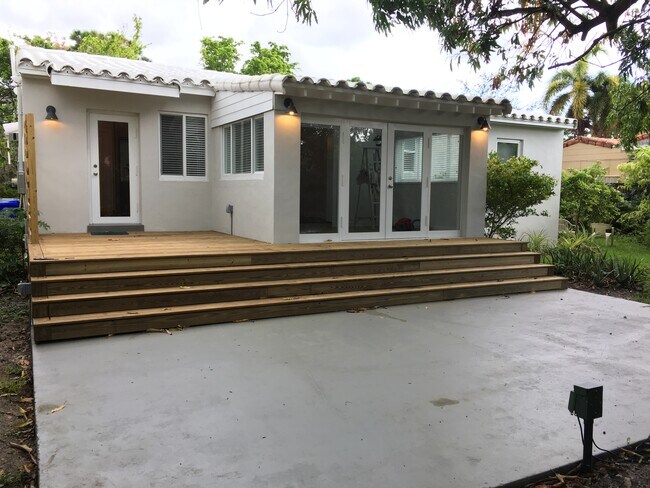 Building Photo - 1640 Coral Gate Dr