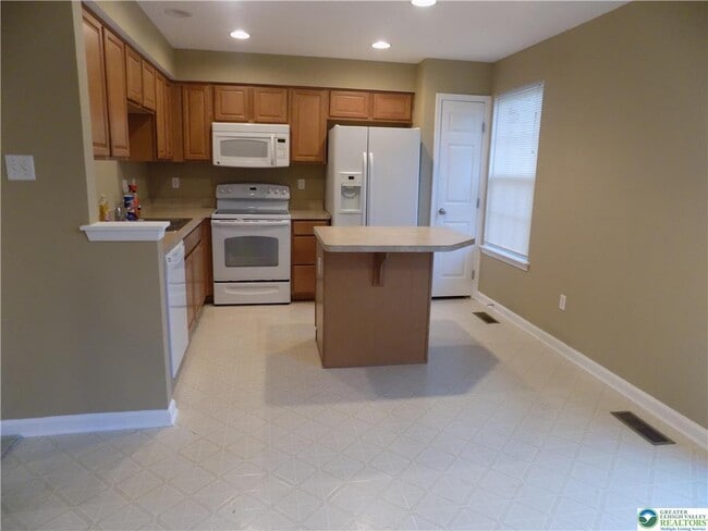 Building Photo - 1145 Sparrow Way