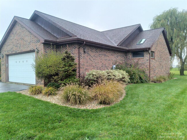 Building Photo - 5383 Textile Rd