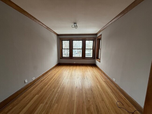 Building Photo - 5219 W Cuyler Ave