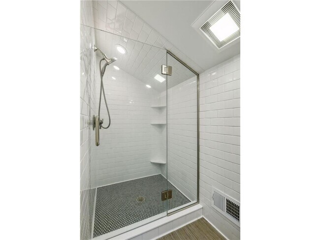 Building Photo - 4015 Wood End Dr