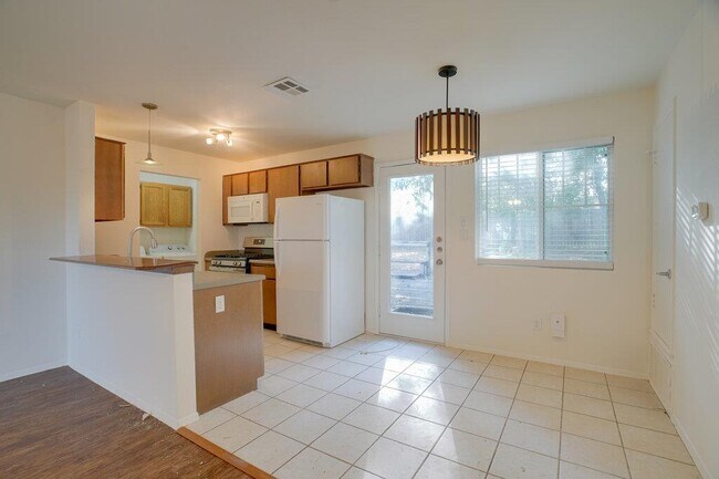 Building Photo - 7100 Barnsdale Way