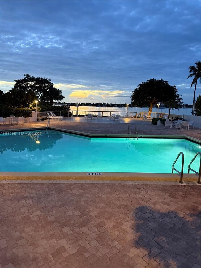 Building Photo - 5600 N Flagler Dr