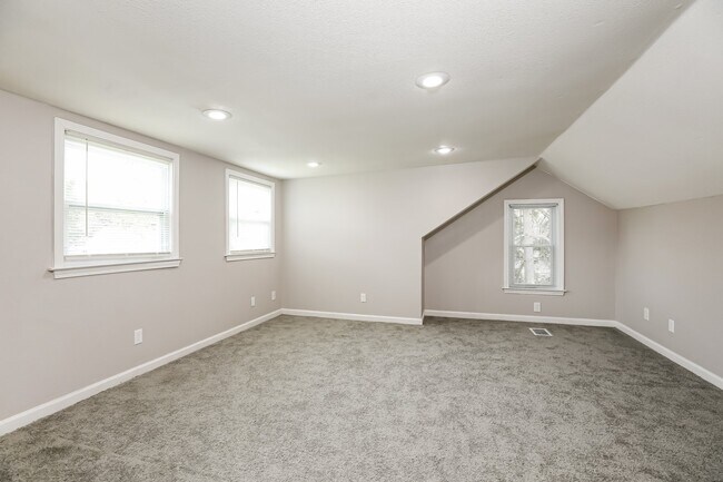 Building Photo - 611 W Wayne St