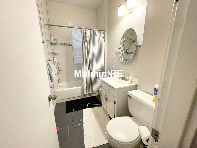 Building Photo - 10 Wave Ave