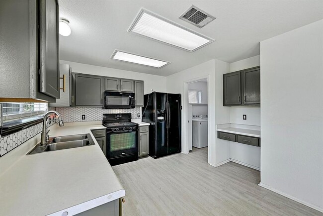 Building Photo - 102 Cannery Cove