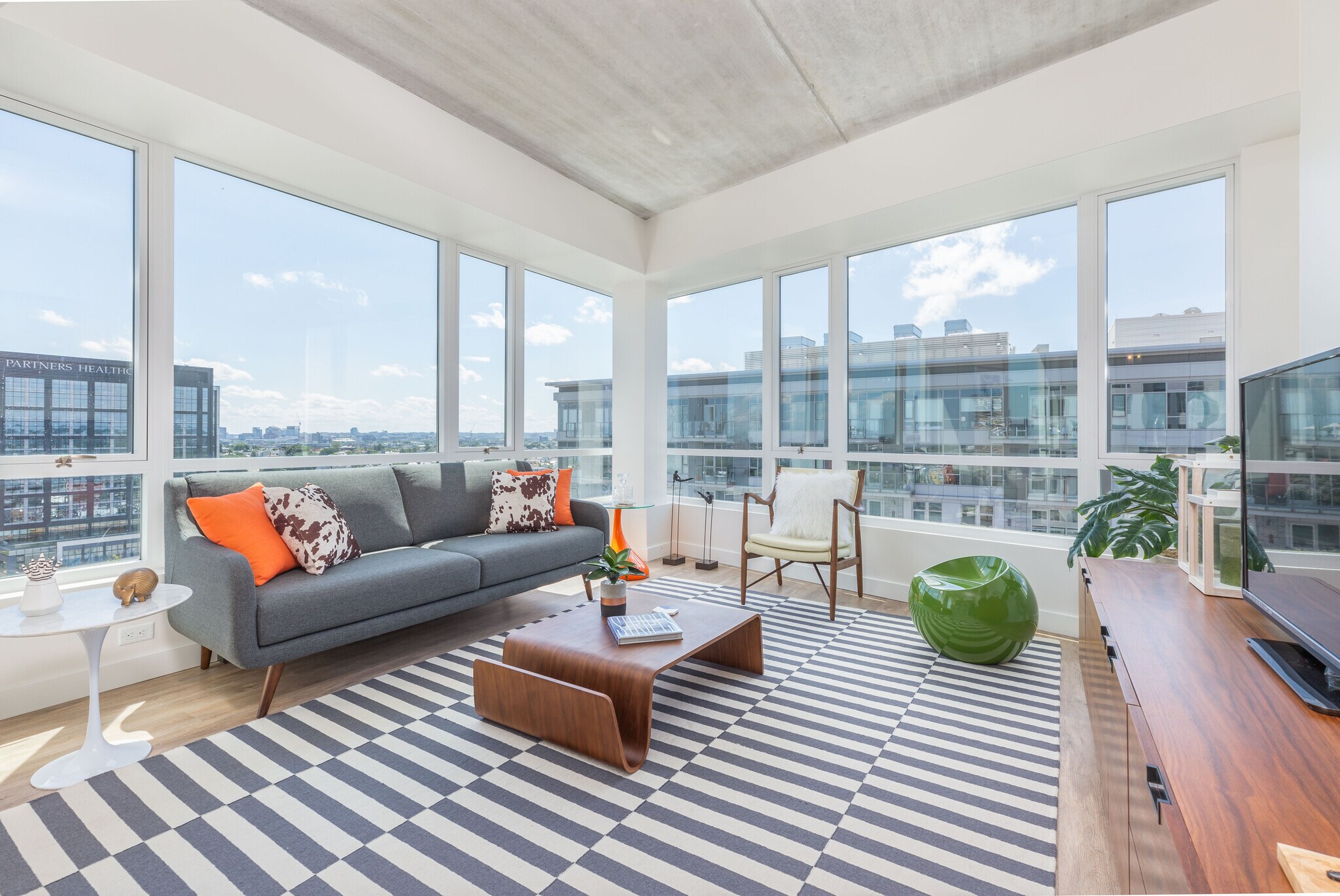 Building Photo - 480 Foley St