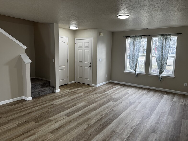 Building Photo - 172 W Tehuti Ct
