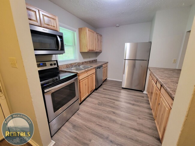 Building Photo - 4bd Upper Unit In Duplex Right Off New Market And Close To ASU