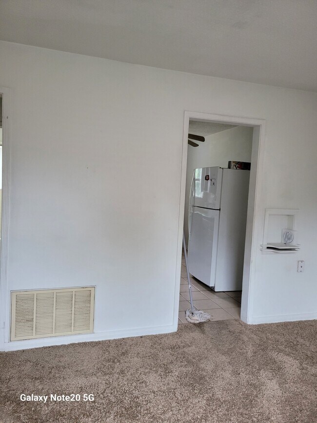 Building Photo - 526 E Harmon Dr