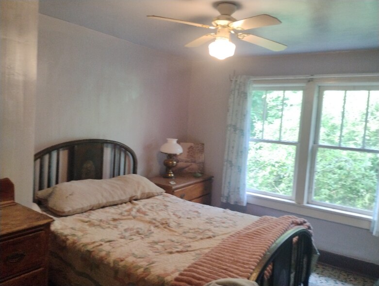 Primary Photo - 121 Elm St