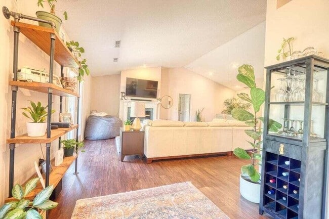 Building Photo - 3636 Augusta Dr