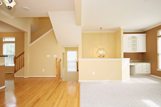 Building Photo - Cherry Hill Townhouse, Short Drive From UVA