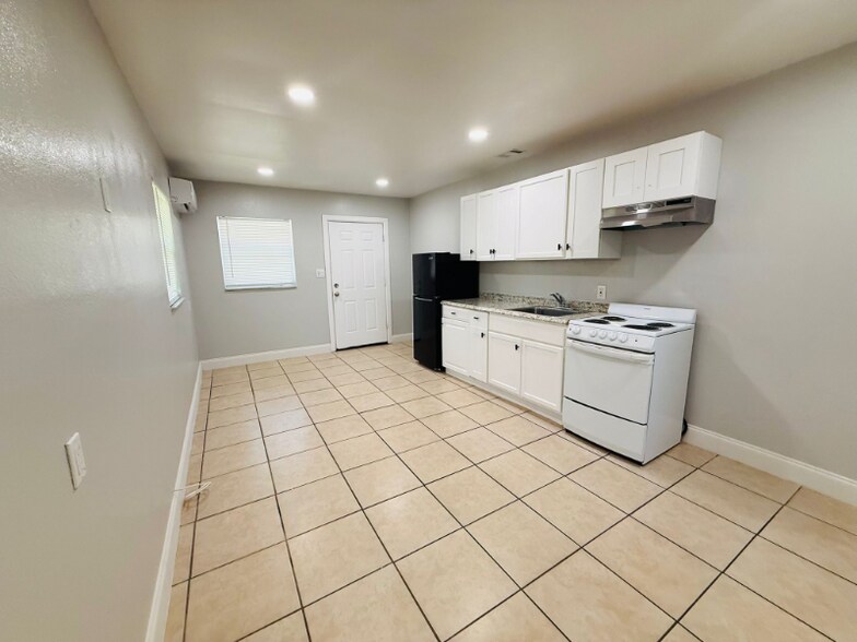 Building Photo - 1128 Neptune Dr