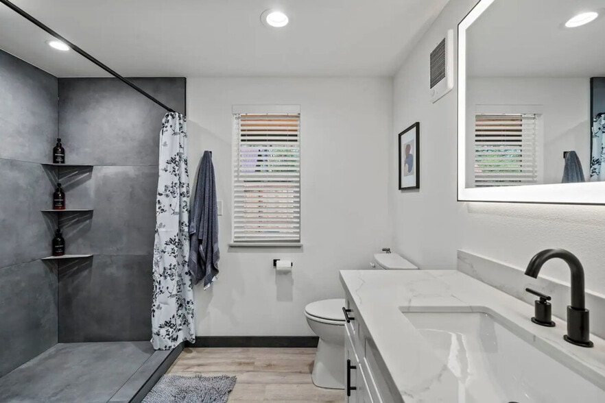 Building Photo - 253 Skate Creek Rd N