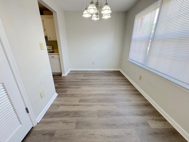 Building Photo - Come visit this cute 3 bedroom 1.5 bath in Chesapeake