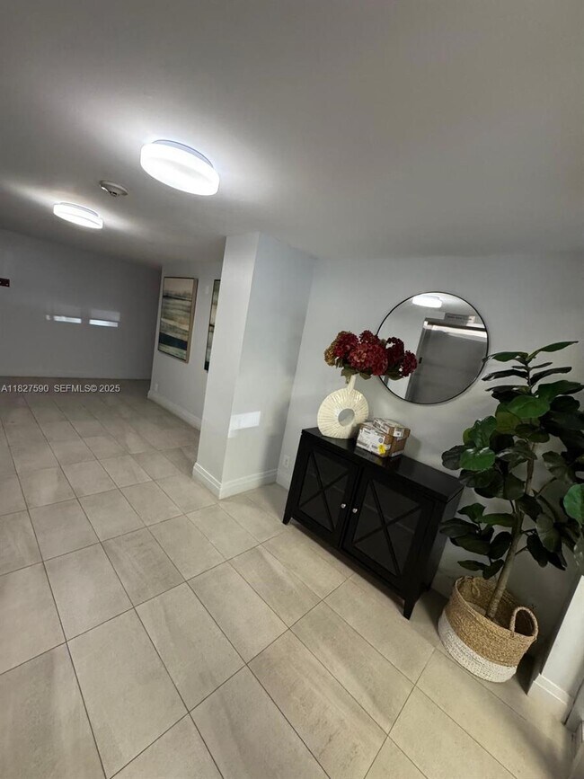 Building Photo - 1881 Middle River Dr