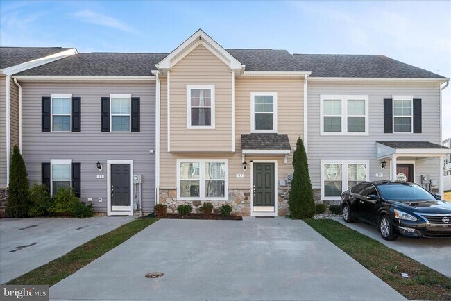 Building Photo - 35 Mengel Rd